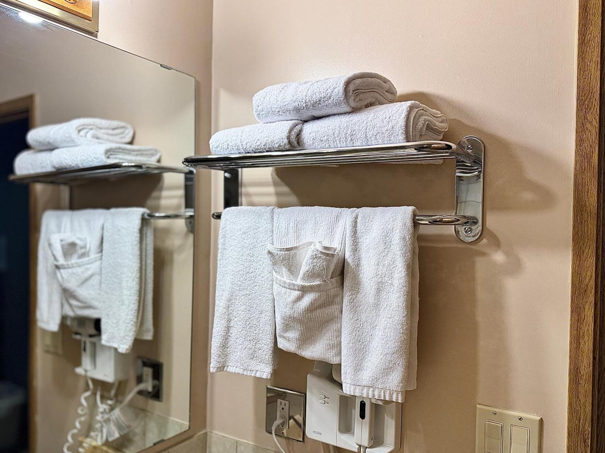 Sunshine Lodge Inn Гибсънс Екстериор снимка