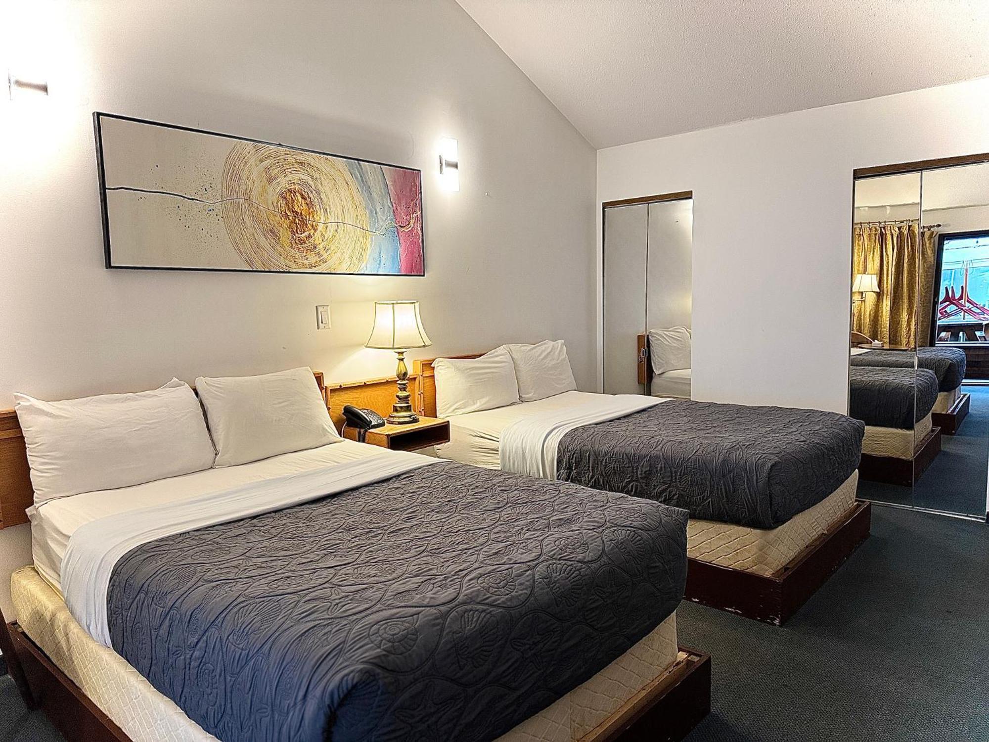 Sunshine Lodge Inn Гибсънс Екстериор снимка