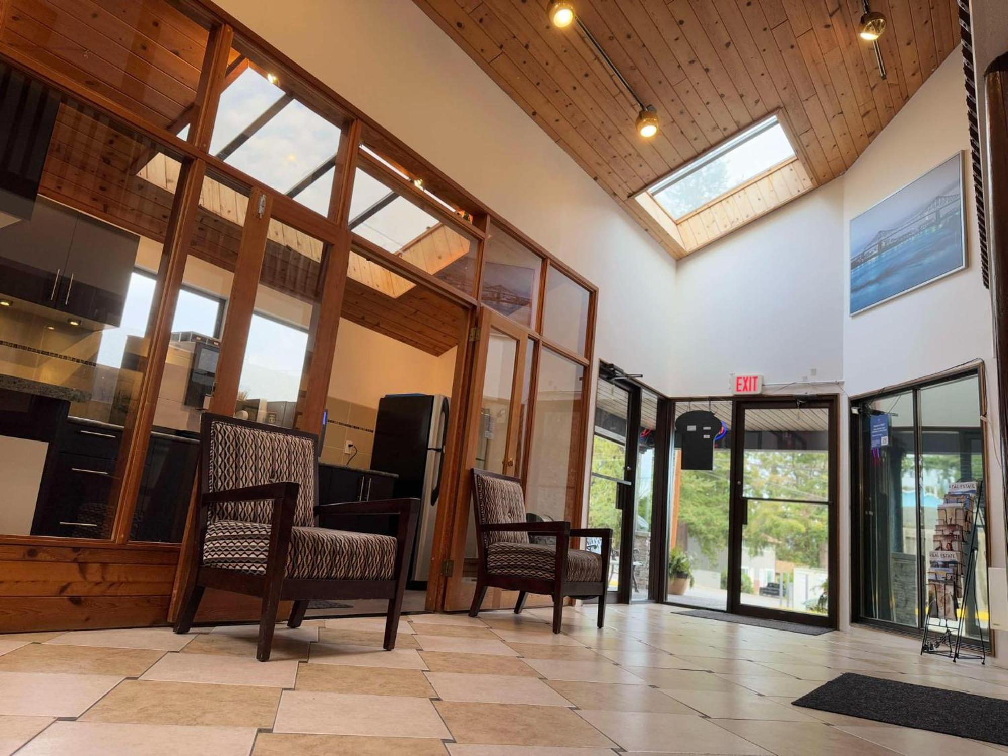 Sunshine Lodge Inn Гибсънс Екстериор снимка