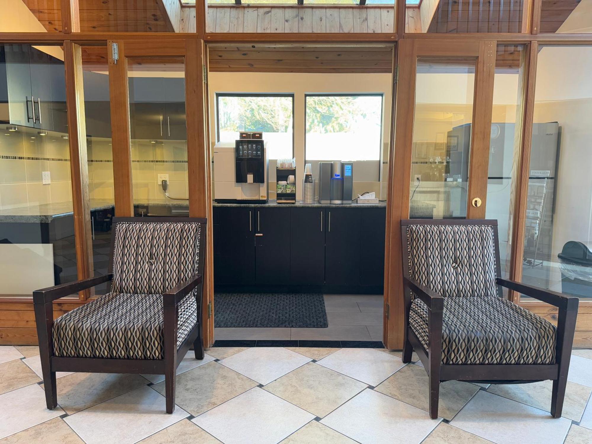 Sunshine Lodge Inn Гибсънс Екстериор снимка