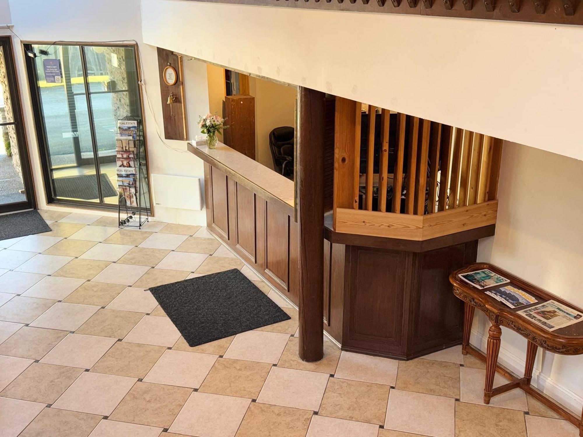 Sunshine Lodge Inn Гибсънс Екстериор снимка
