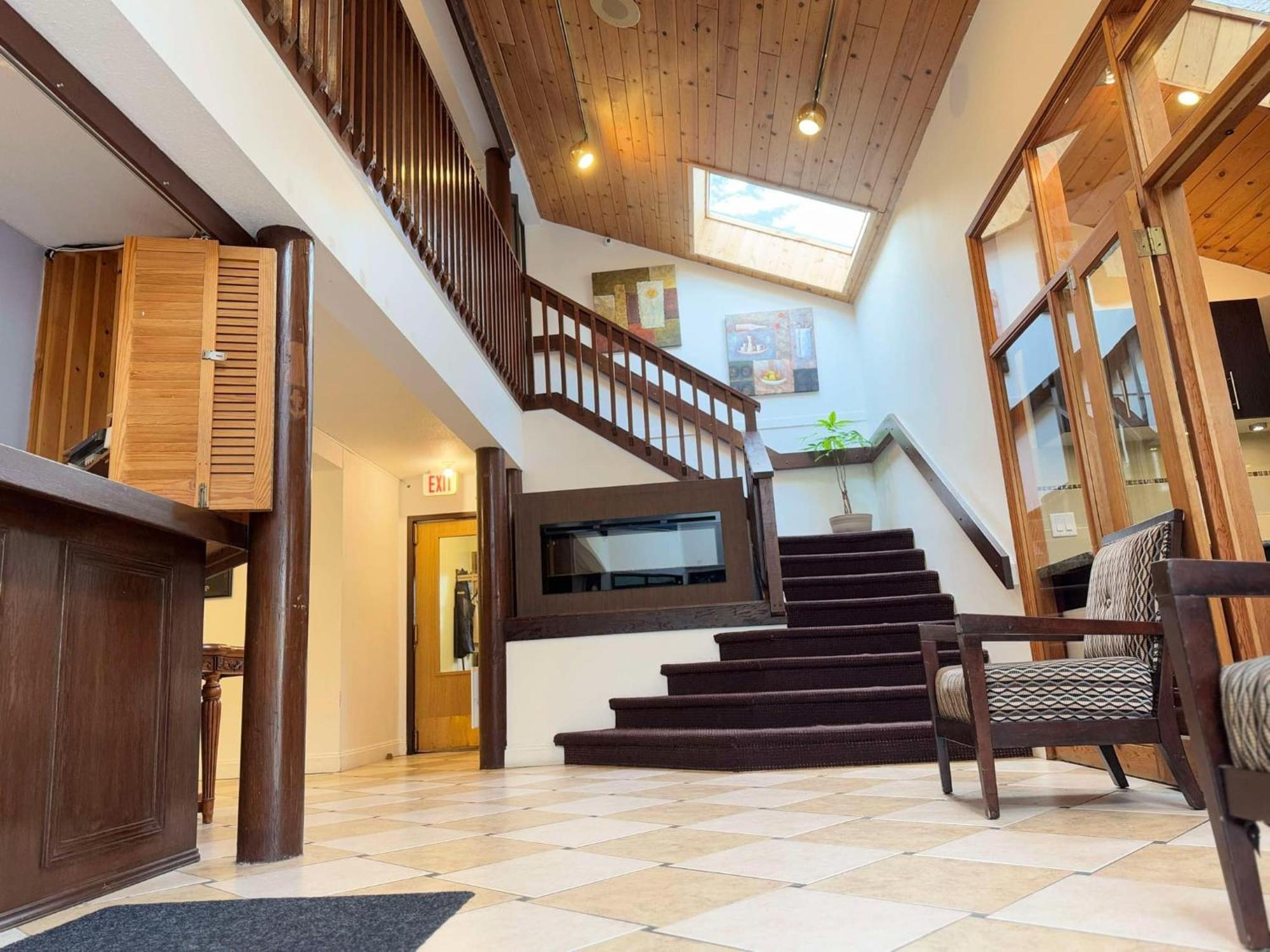 Sunshine Lodge Inn Гибсънс Екстериор снимка