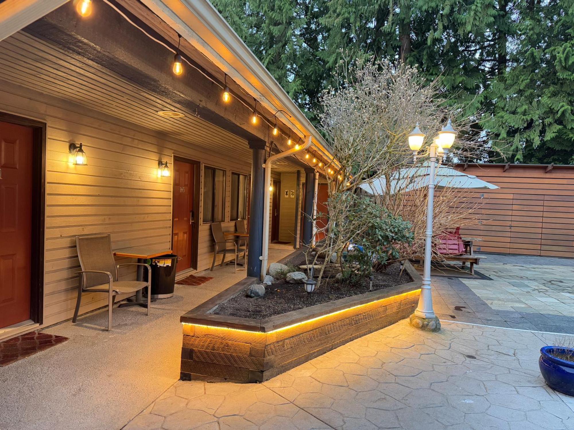 Sunshine Lodge Inn Гибсънс Екстериор снимка