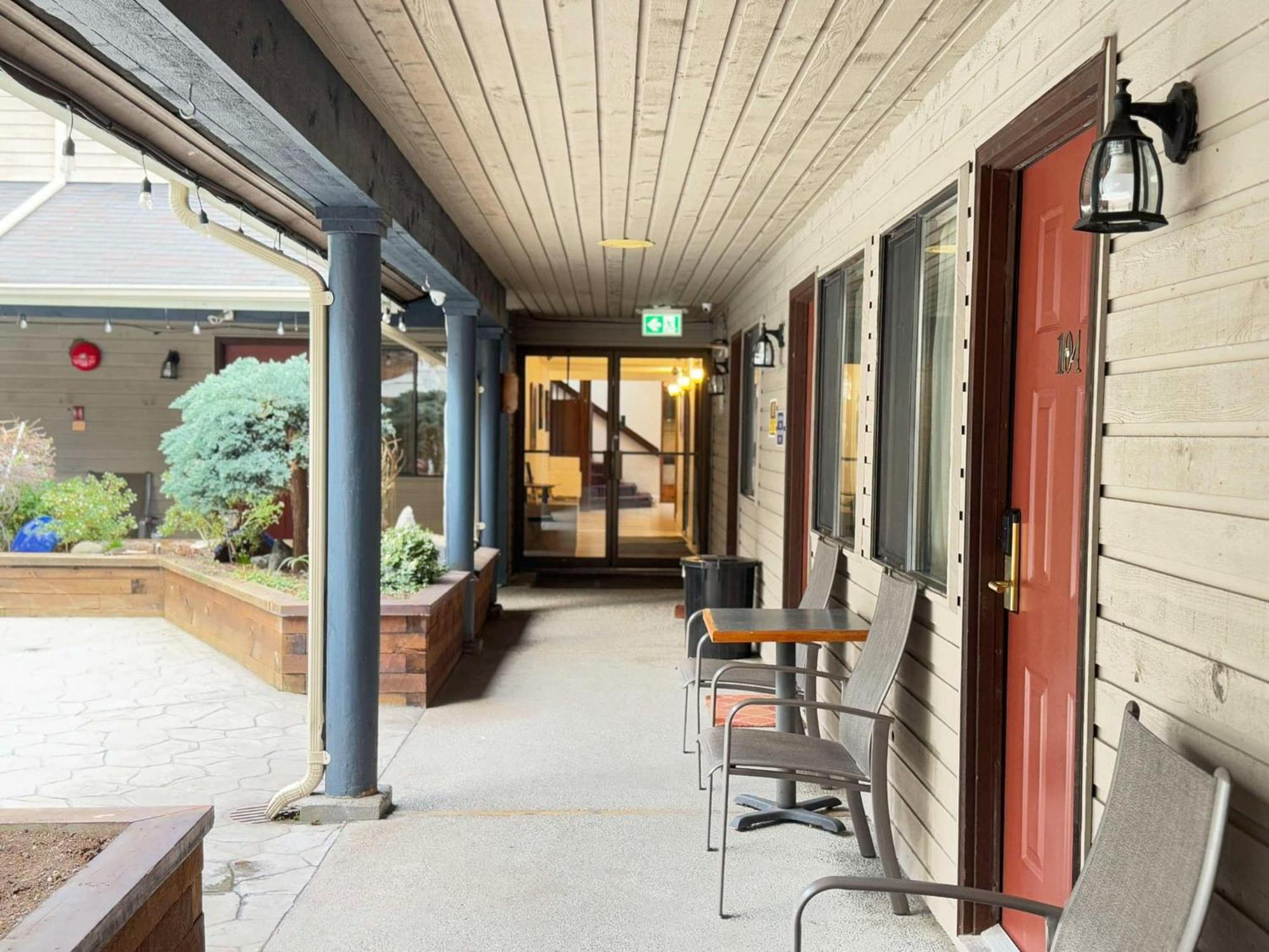 Sunshine Lodge Inn Гибсънс Екстериор снимка