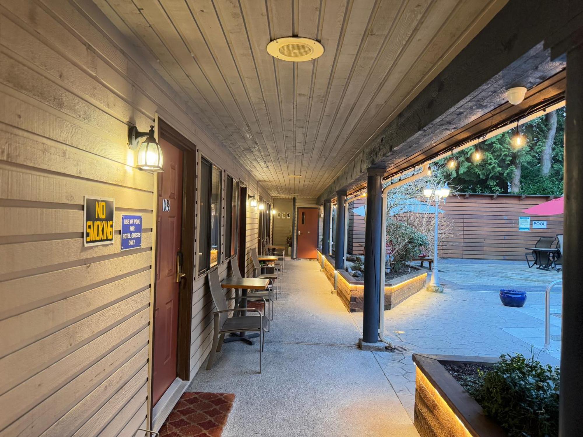 Sunshine Lodge Inn Гибсънс Екстериор снимка