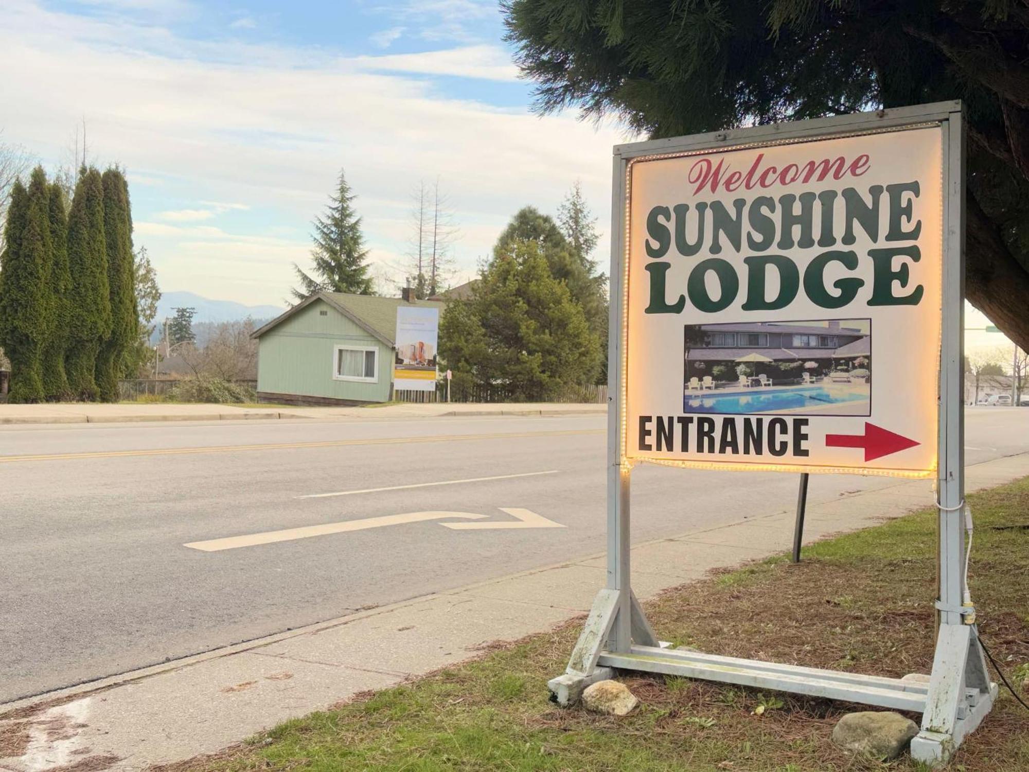 Sunshine Lodge Inn Гибсънс Екстериор снимка