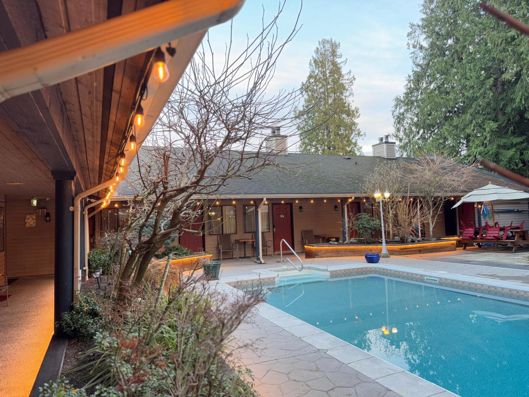 Sunshine Lodge Inn Гибсънс Екстериор снимка