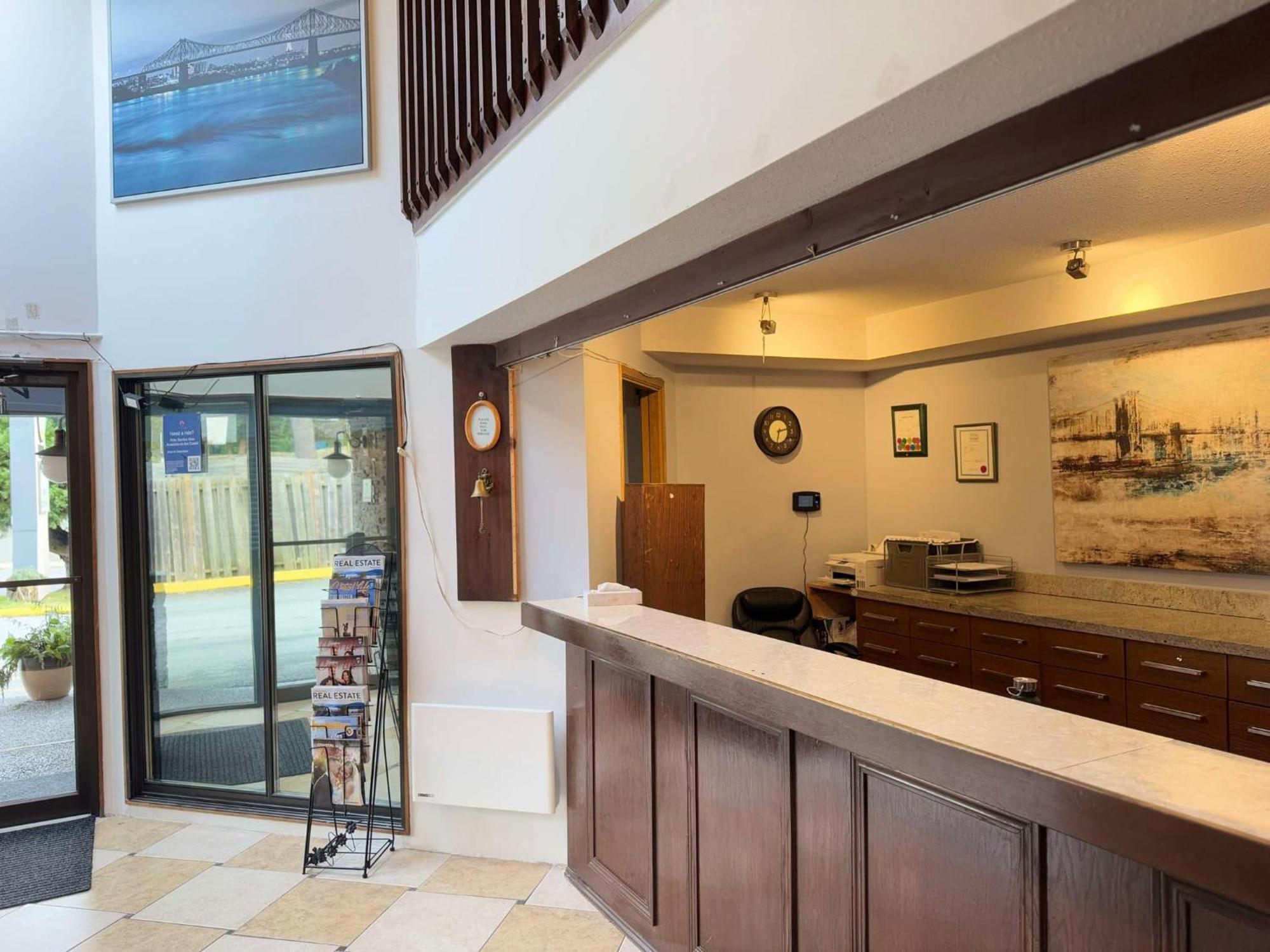 Sunshine Lodge Inn Гибсънс Екстериор снимка